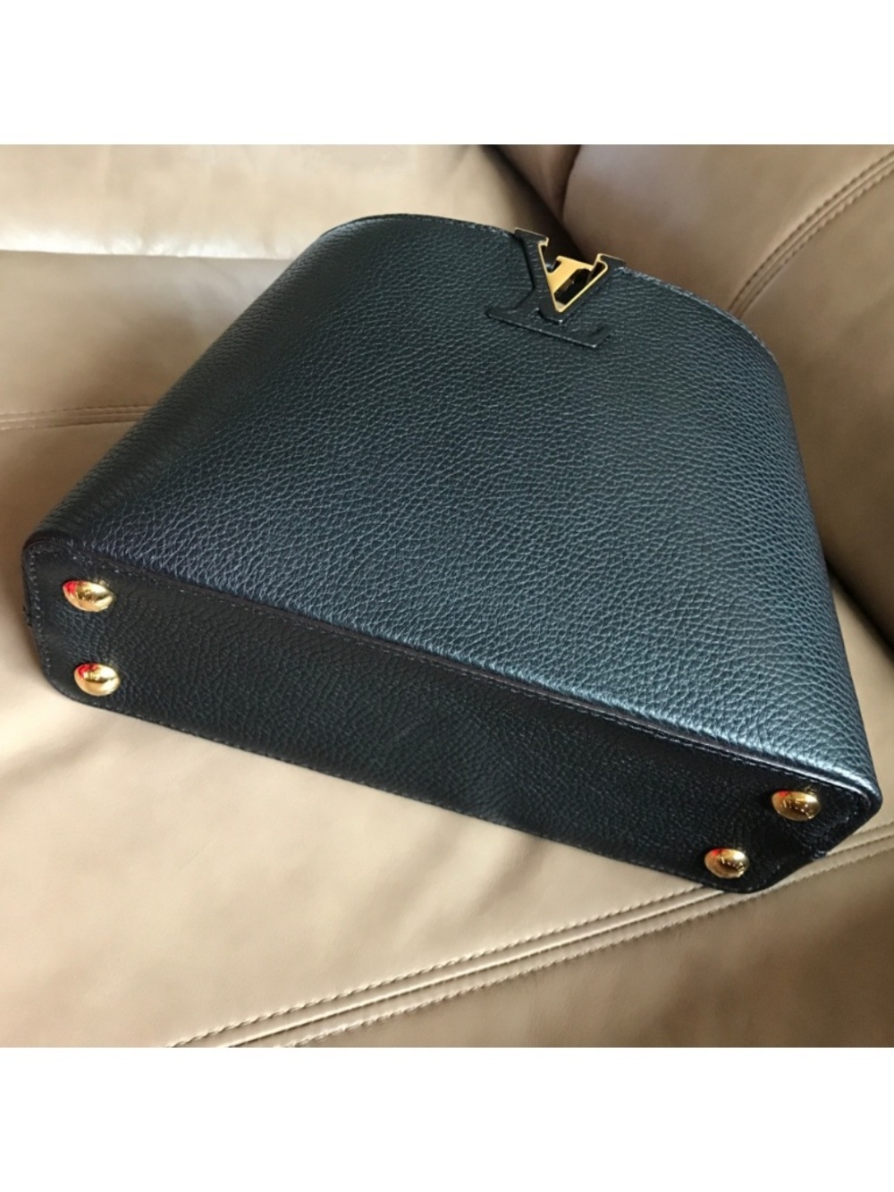 Louis Vuitton Capucines BB Black Taurillon leather Gold tone hardware - Picture 6 of 11